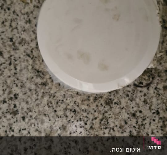 כיסוי עגול על קיר גרניט